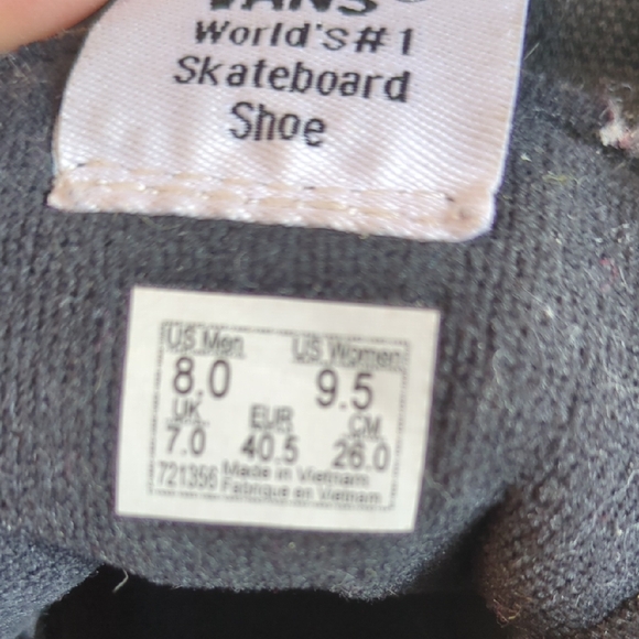 Vans Black‎ and White Low-Top Sneakers - Picture 2 of 6